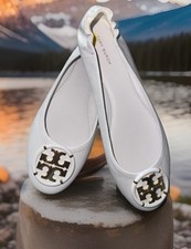 Nuevos zapatos para mujer Tory Burch de cuero blanco con logotipo dorado plano, talla 5,5 M