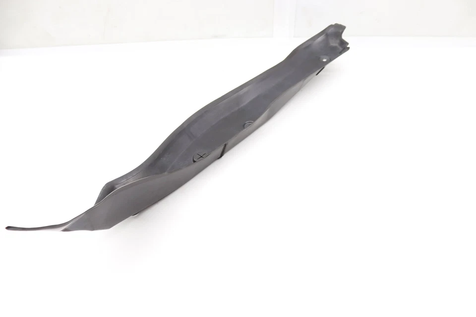 Mercedes-Benz C63 AMG S 2015-2021 2023 - Panel de llenado/cubierta del guardabarros derecho Foto 2 de 4