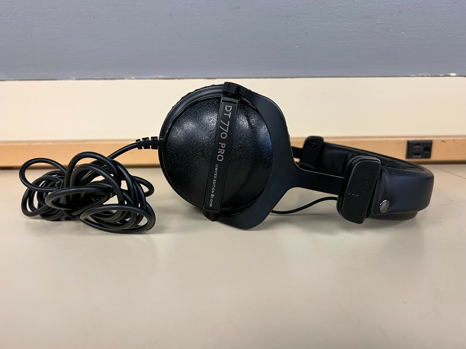 beyerdynamic DT 770 Pro 80 OHM Over-Ear 