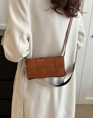 Fashionable Shoulder Bag With Decorative Buckle - Picture 7 of 8