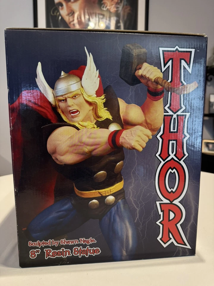 Mighty Thor - Estatua de resina Marvel Select 8" - Shawn Nagle limitada a 3.000 Foto 4 de 4