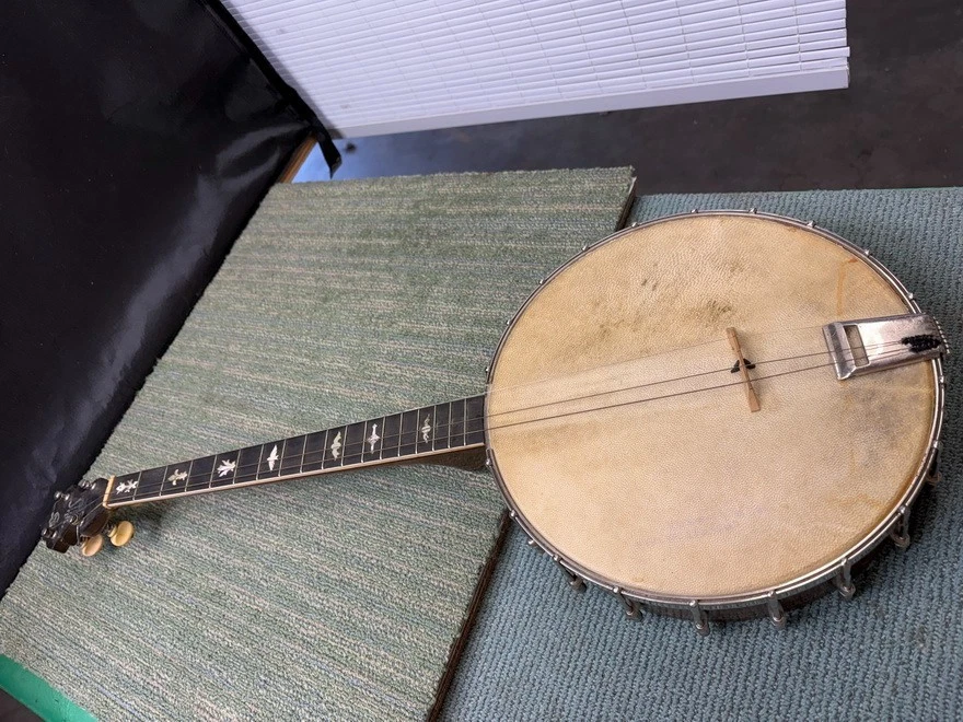 c1920s SLINGERLAND TENOR BANJO ORIGINAL CASE EXCELLENT CONDITION RARE - Image 2 of 4