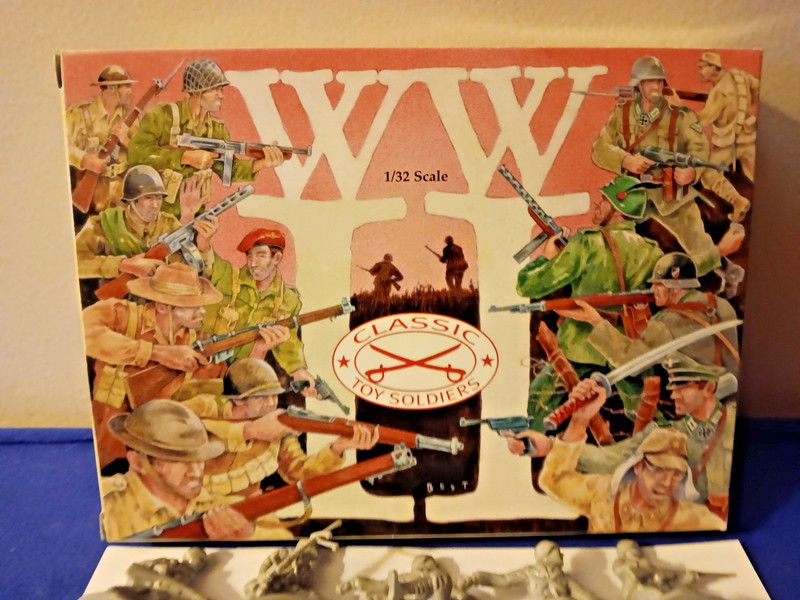 Classic Toy Soldiers, WWII Italian Infantry, 1/32 Scale, 12 Figures
