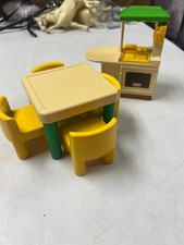 LITTLE TIKES VINTAGE DOLLHOUSE SIZE PARTY KITCHEN W TABLE  4 CHAIRS GUC