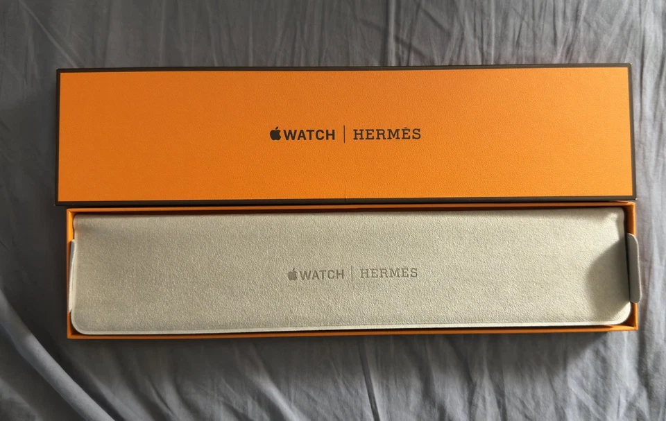 MHLU3AM/A Apple Watch Hermès 44mm Noir Single Tour With Deployment Buckle [Band] - Image 4 of 4