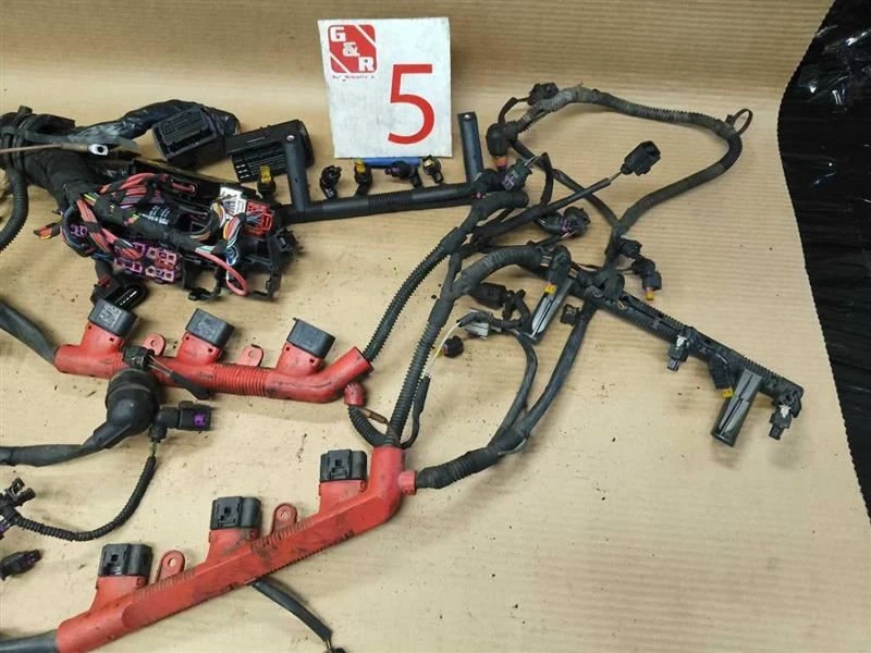 AUDI Q5 3.2 EFI 2010 AWD en el compartimiento del motor arnés de cableado con caja de fusibles 8K1971072Kq Foto 4 de 4