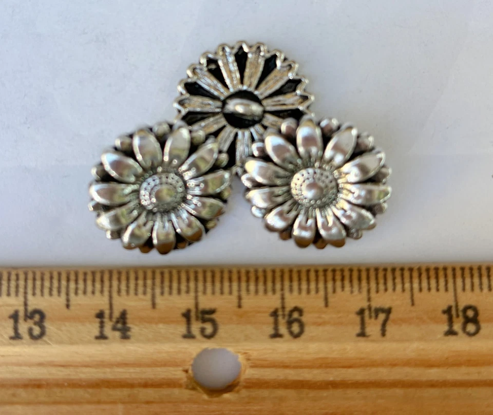 10PC Antiqued Silver Flower Scrapbooking Metal Sewing Buttons Shank 18mm (6/8") - Image 2 of 2