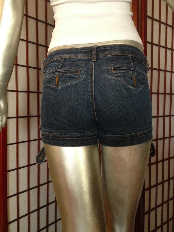 Mini pantalón corto de mezclilla azul Cielo para mujer talla S cintura 28 prendas Foto 3 de 4