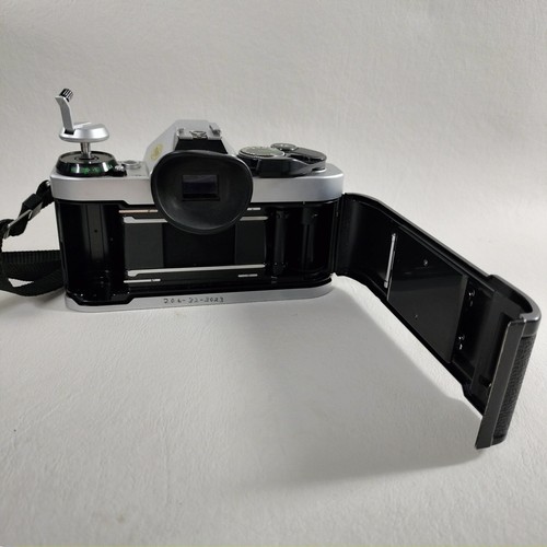 Canon AE-1 35mm Camera Bundle Kit Combo Flash, 50mm 200mm Auto Rewind - 第 6/13 張圖片