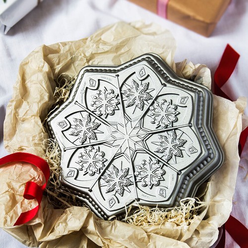 Nordic Ware Sweet Snowflakes Shortbread Pan - Bild 2 von 3
