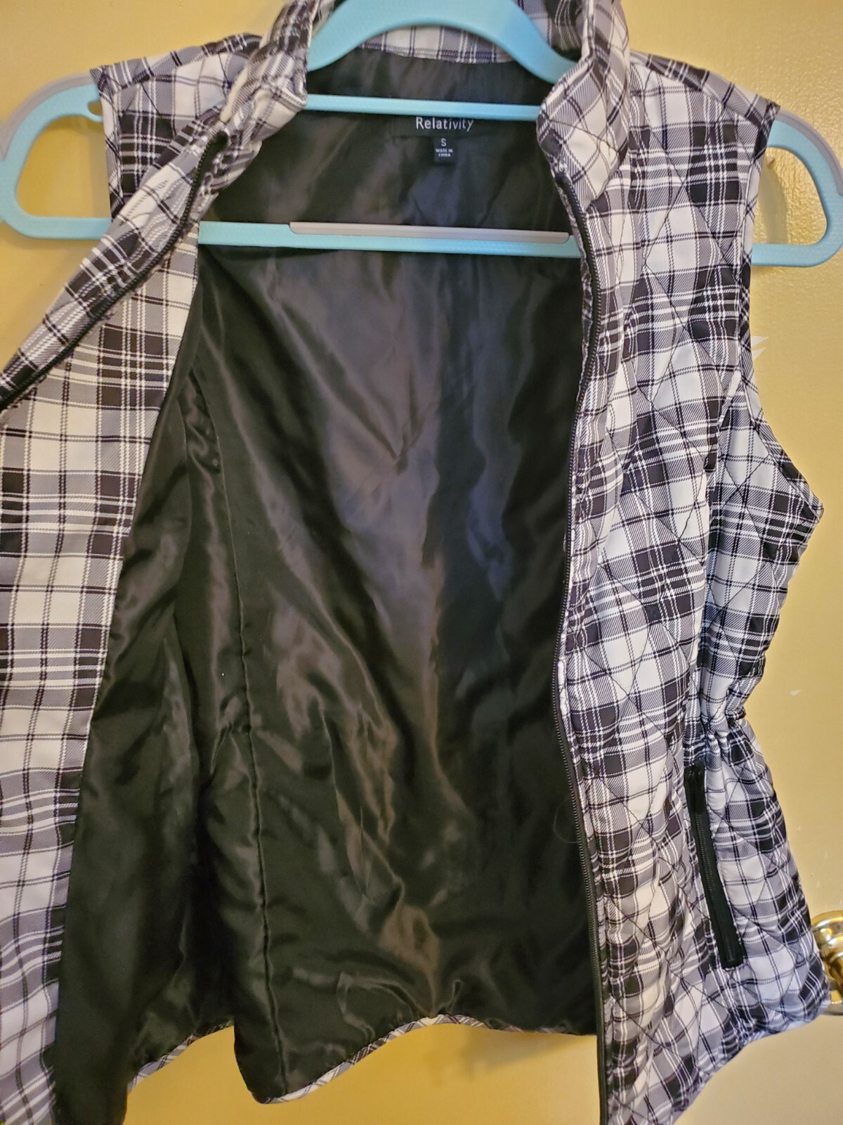 Relativity Plaid Full Zip Lightweight Puffer Vest… - image 5