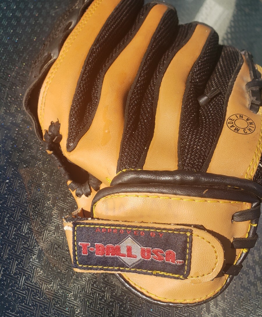 MacGregor 95170 T200 10” Youth TBall Baseball Glove Left Handed Throw