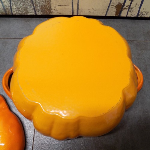 Staub Enameled Cast Iron - Fall Pumpkin Cocotte - Dutch Oven 3.5 Quart RARE - Picture 14 of 21