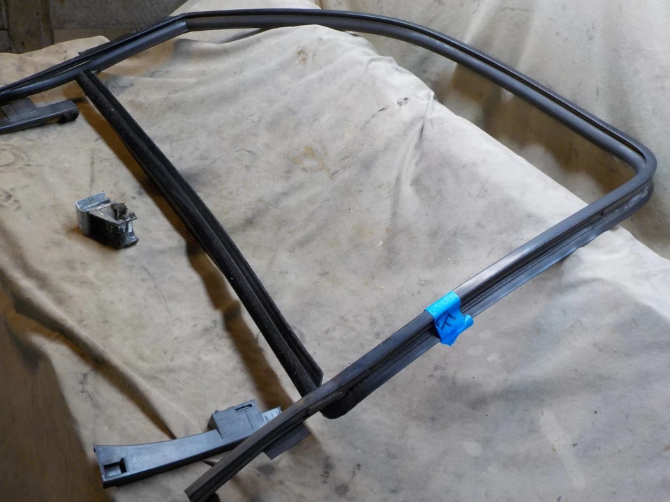 99-06 Chevy Silverado GMC Sierra 1500 2500 drivers left front door glass seal Foto 3 de 4