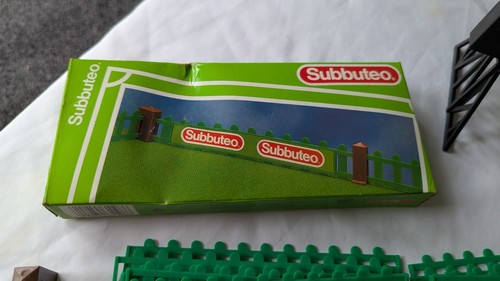 Vintage 70s Subbuteo Job Lot Bundle Scoreboard, fences, bench Accessories - Picture 4 of 16