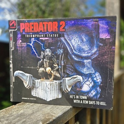 Sideshow Predator 2 Triumphant Statue Limited Edition full sized 10 inch