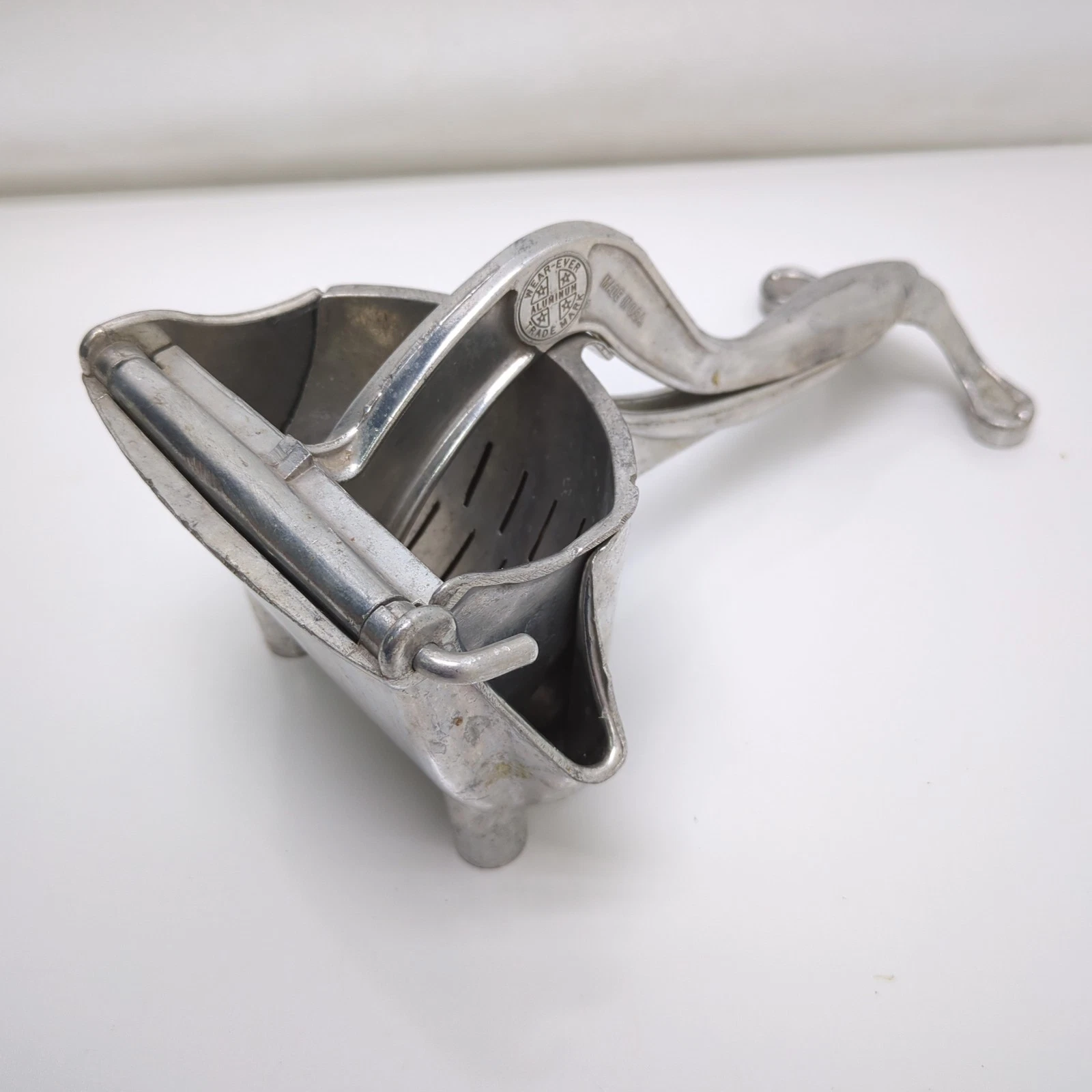 Vintage Wear-Ever Cast Aluminum Hand Citrus Juicer Squeezer Made in USA