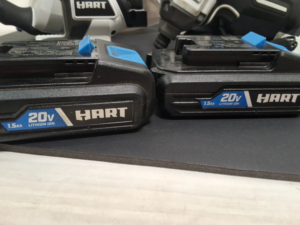 HART - 8 Piece Lot SawZaw/ vacuum/ Light/ Impact/ Drill/ Charger/ 2 Batteries - Image 3 of 4