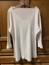 Women  s White Long Sleeve V-Neck Embroidered Shirt TAG MISSING SIZE UNKNOWN