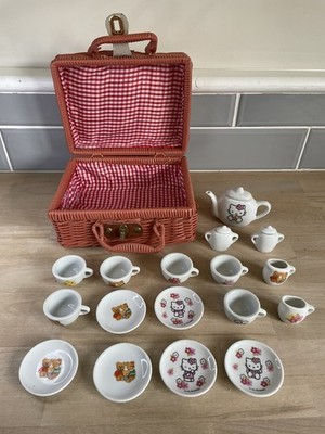 Sanrio Hello Kitty Miniatur Puppen Porzellan Teeservice mit Picknickkorb x17