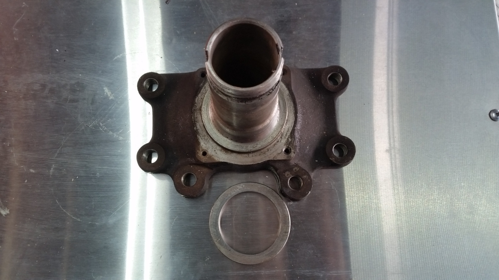 80 TO 89 ROLLS ROYCE SILVER SPIRIT SPUR DAWN LEFT REAR hub for spindle  
