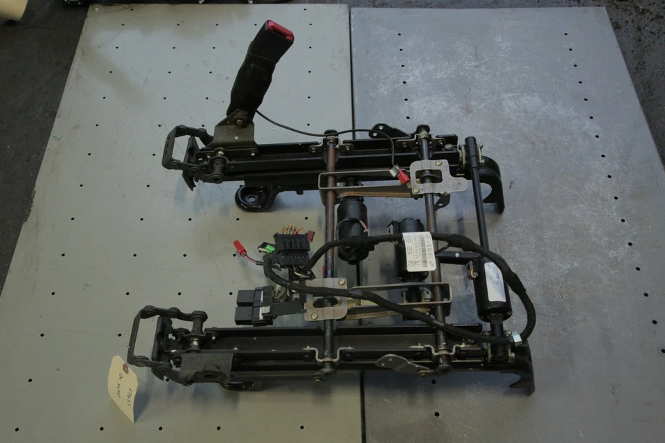 Mercedes-Benz ML350 1998-2005 asiento lateral del pasajero delantero derecho carril vía K7635 Foto 4 de 4