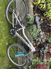 Apollo Vivid Mountain Bike, Girls, 24” Wheels, 12”Frame, Front Suspension