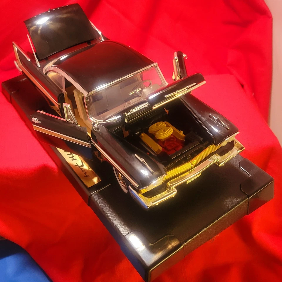 Motor Max 1/18 1958 Plymouth Fury fundido a presión negro atemporal Foto 2 de 4