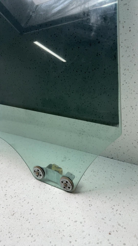 2003 2004 2005 2006 2007 2008 Subaru SUBARU FORESTER Right Rear Door Glass - Image 4 of 4