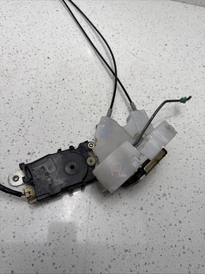 03-08 SUBARU FORESTER FRONT LEFT  & Right DOOR LOCK ACTUATOR AND LATCH Pair - Image 4 of 4