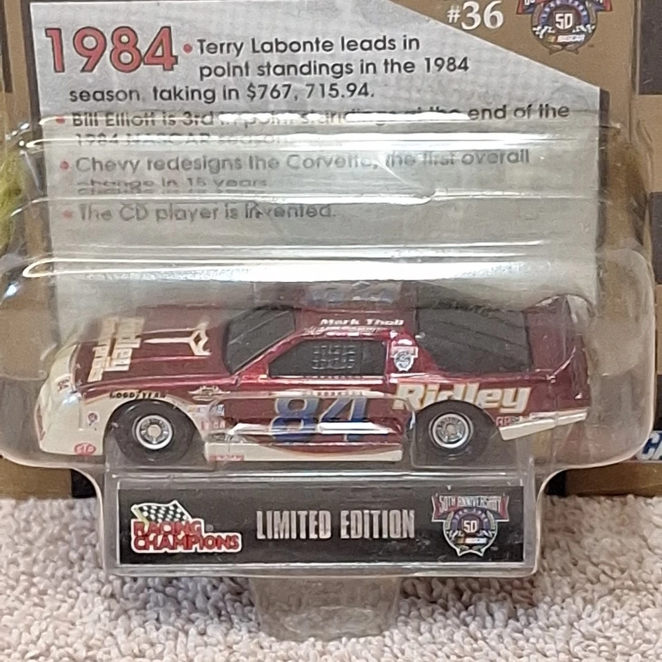 Mark Tholl 1984 Nascar Diecast 1/64 50 años de Nascar serie conmemorativa  Foto 3 de 4