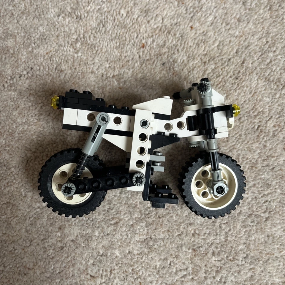 LEGO Technic 8810 Cafe Racer, photo 2 of 3