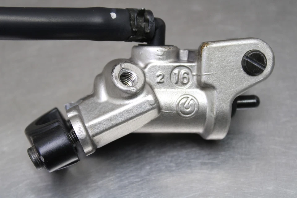 07-08 YAMAHA YZF R1 FRONT BRAKE MASTER CYLINDER 5SL-W2587-00-00 FOR PARTS BREMBO Foto 2 de 4