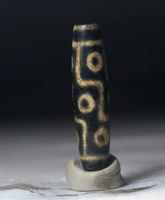 Cuentas Dzi con motivo de 9 ojos de ágata antigua indo/tibetana pre-1800 12*49 mm Foto 3 de 4