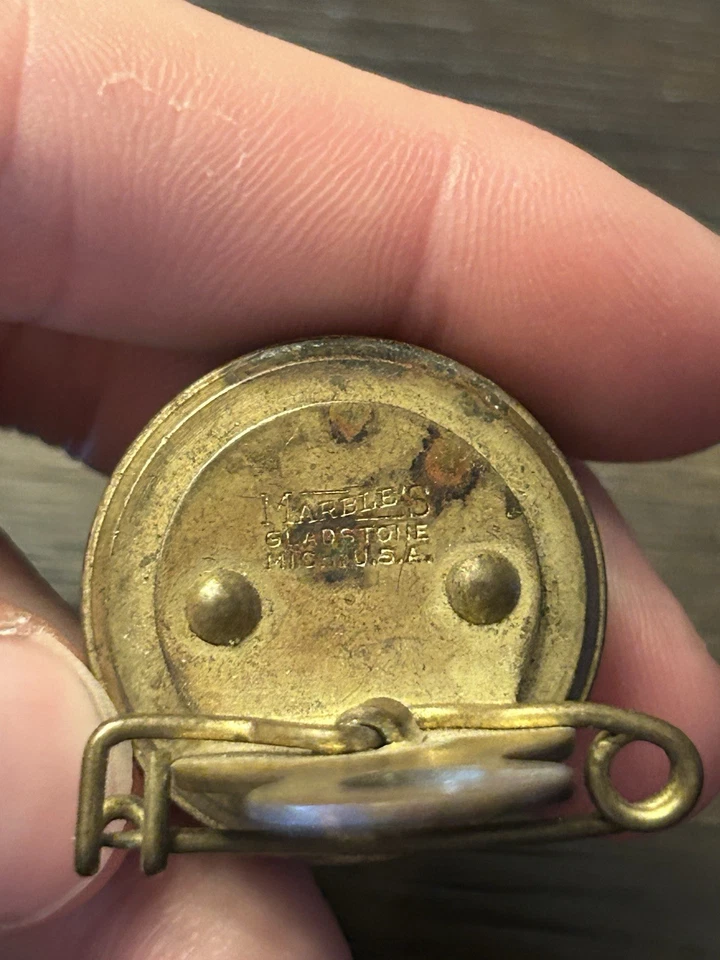 Brújula de latón Gladstone Michigan de mármol Foto 4 de 4