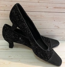 MEZZO By Vaneli- Womens Size 9 Black sequined pumps- VINTAGE in FAIR condition