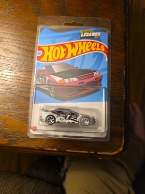 Hot Wheels 2022 Legends Tour Purple Nissan Skyline GT-R R32 w/ Protector Case.