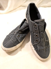 Gray Blowfish "Maureen" Size 8 Wide