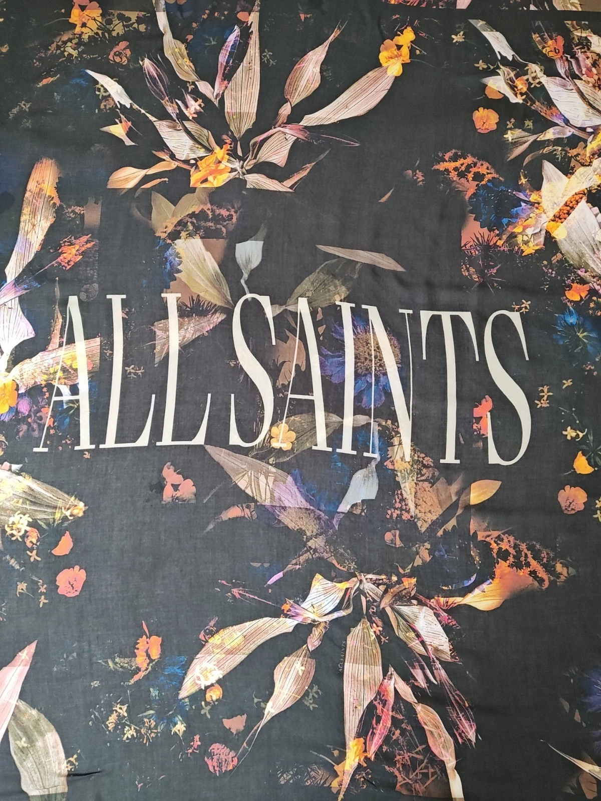 AllSaints Tippi Floral Black Scarf Eyelash Fringe 40" Super Soft Logo Fine Weave
Opens in a new wind
