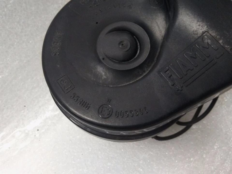 2000-2002 Jaguar S-Type dianteiro buzinas inclinadas altas e baixas com suporte OEM DK609177 - Imagem 3 de 4