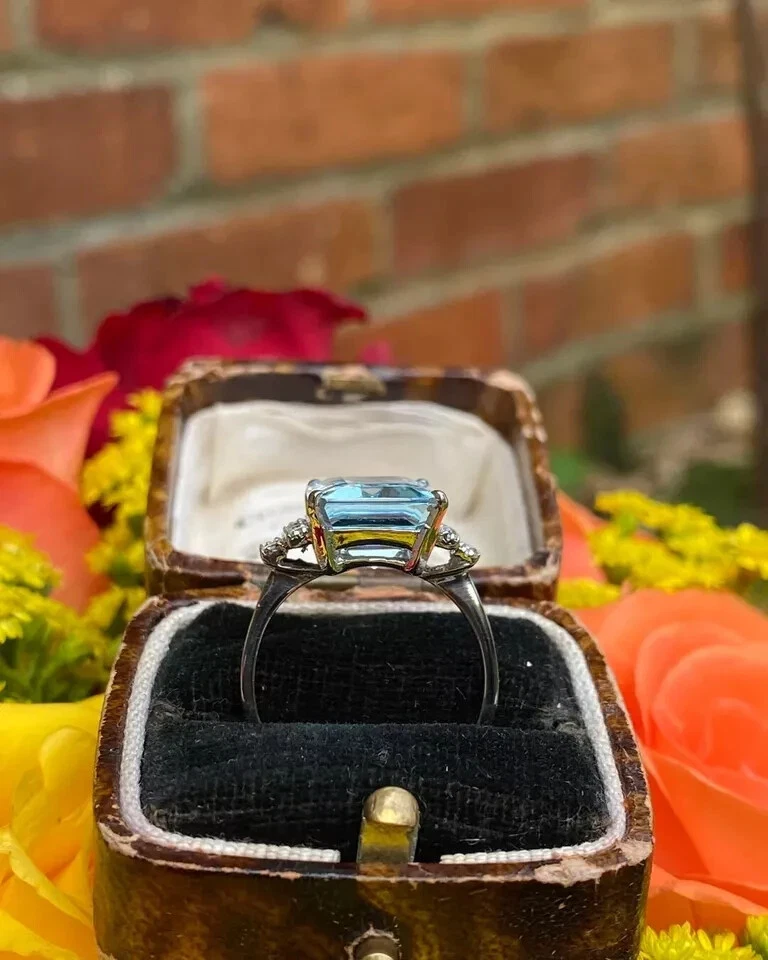Anillo de compromiso de diamantes aguamarina natural corte esmeralda de 6,30 quilates oro blanco de 14 quilates 7 Foto 3 de 4