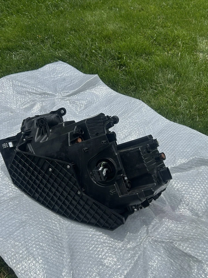 Faro LED lateral derecho Jeep Grand Wagoner 2022-25  Foto 4 de 4