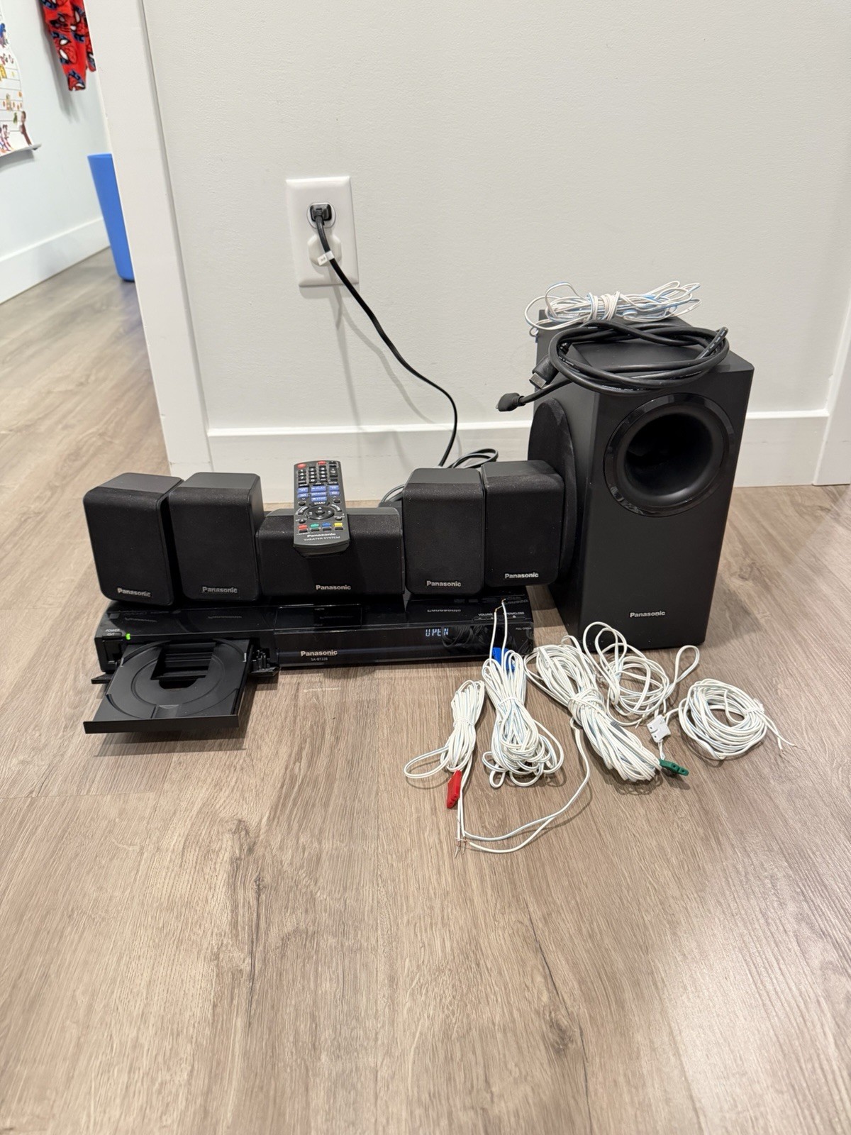 Panasonic SA-BT228 5.1Ch 1000W  BD/DVD Home Theater System