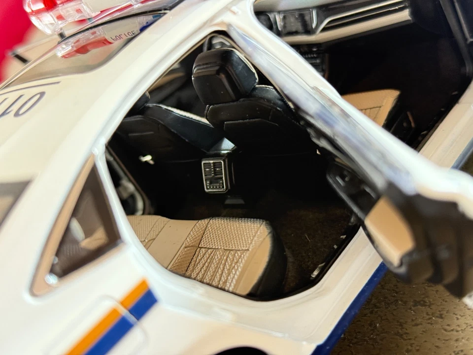 1:18 Die Cast Volkswagen Passat China Police Model Car Insane Detail hot wheels - image 4 of 4