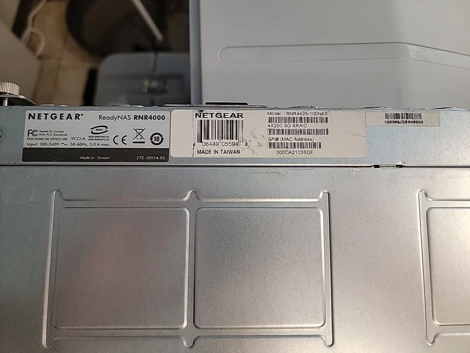 NETGEAR ReadyNAS 1100 Advanced Network Storage 4-Bay Server NO DRIVES - Image 3 of 4