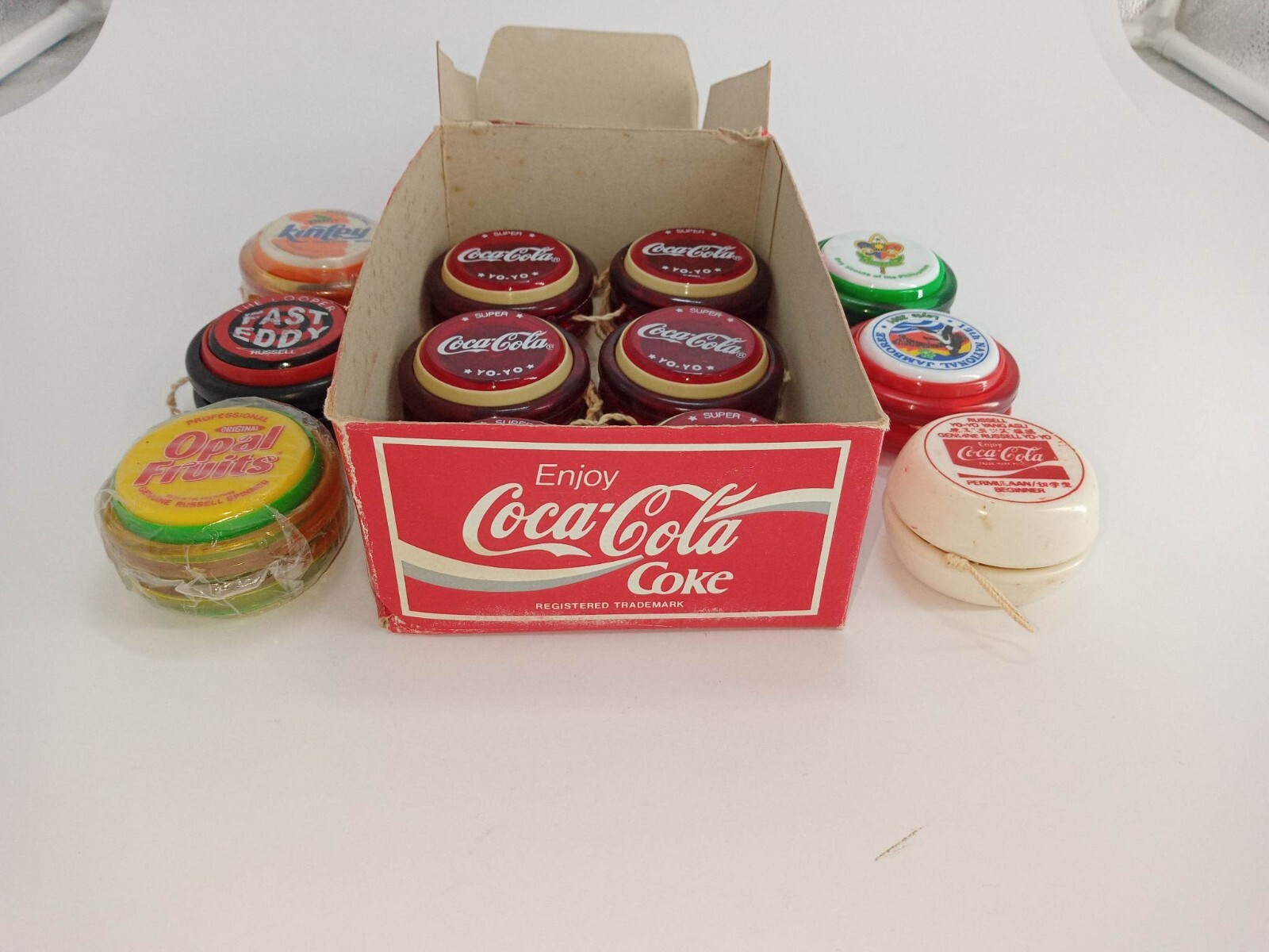 🔴 *SALE* Box of 12 Russel spinners New Old Stock Coca cola yoyos - Picture 2 of 4