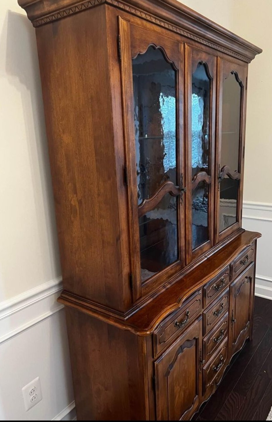 Ethan Allen French Country China Cabinet Hutch Breakfront  Antiqued Glass