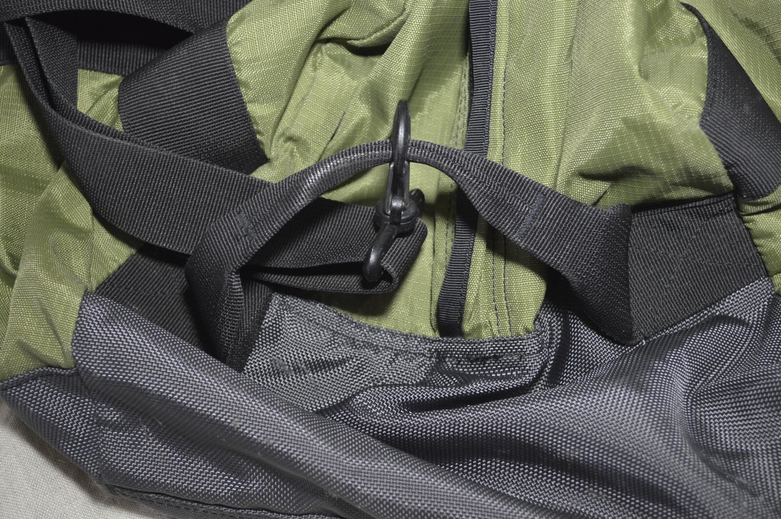 ORVIS Duffle Bag Sporting Travel Overnight Bag 28" Luggage Green Nylon