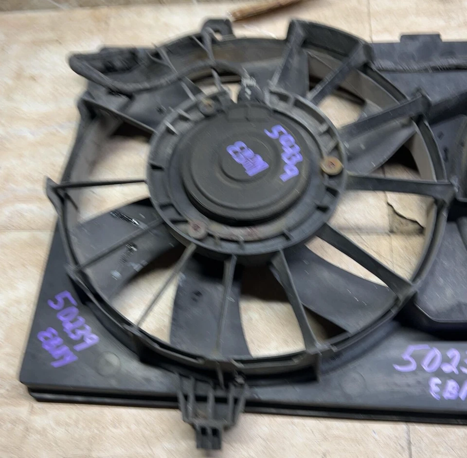 Conjunto de motor y cubierta ventilador de refrigeración radiador eléctrico Sentra 2007-2012 2,0 L OEM Foto 2 de 4