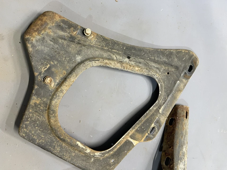 Buick Electra 225 1966 guardabarros soporte radiador soportes de montaje Wildcat Lesabre Foto 2 de 4